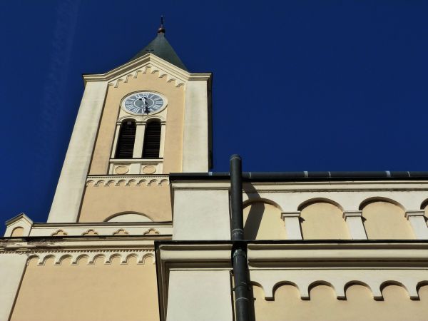 Cost of Church Gutter Installation in Cordova