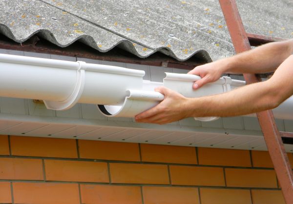 Cost of Gutter Hanging in Cordova